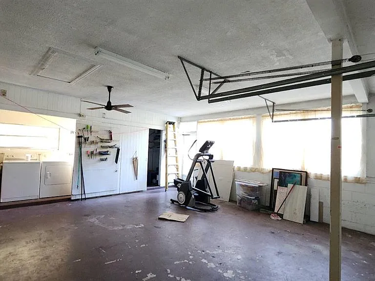 2405 Neptune Rd — Photo 9