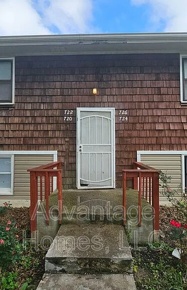 726 N 70th St — Photo 1