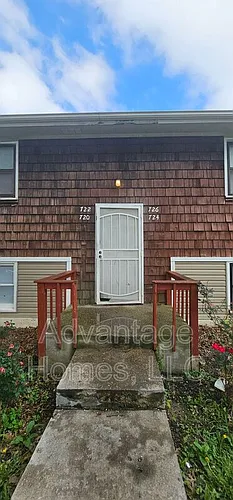 726 N 70th St Photo 1