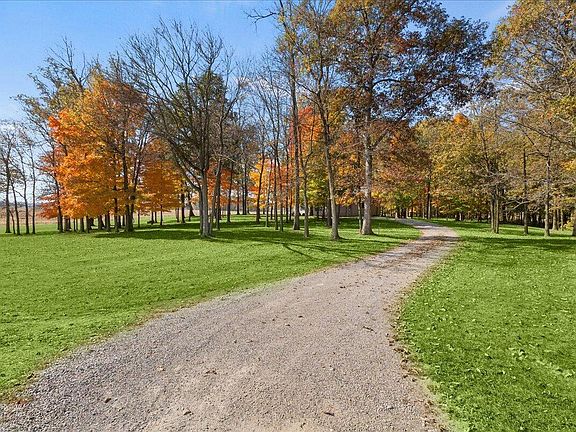 3rd image of 7686 Township Road 18