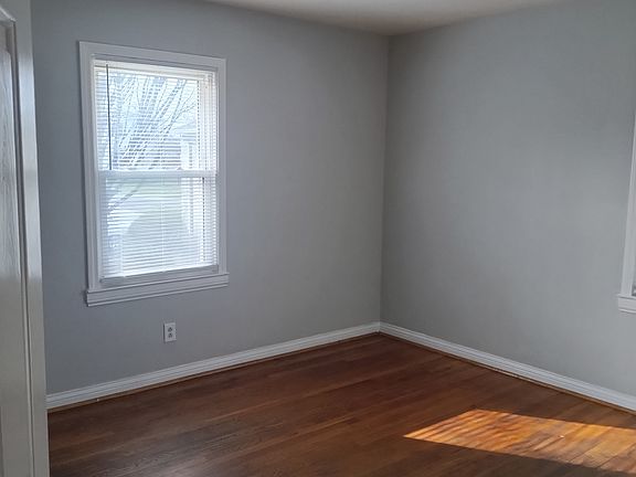 5th image of 933 N Broadway Unit 4