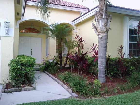 Front patio and entry way