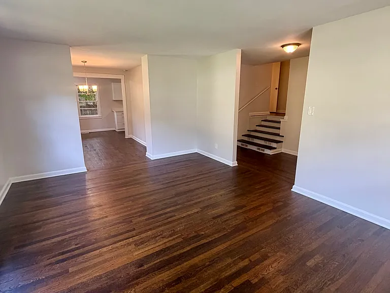 107 Stanley Ter — Photo 8