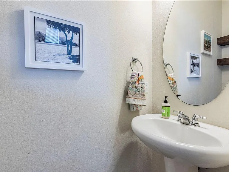 1721 Monahans Ln — Photo 10