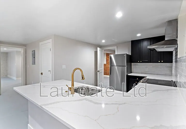 1256 N Clarkson St #9 — Photo 5