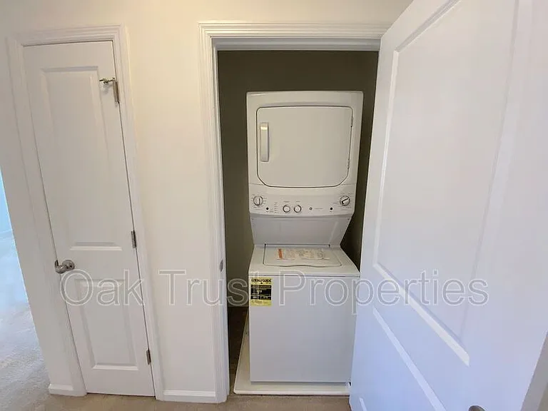 9139 Parlor Dr — Photo 15