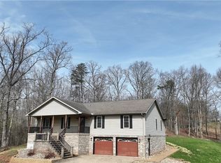 1950 Sams Creek Rd, Mineral Wells, WV 26150