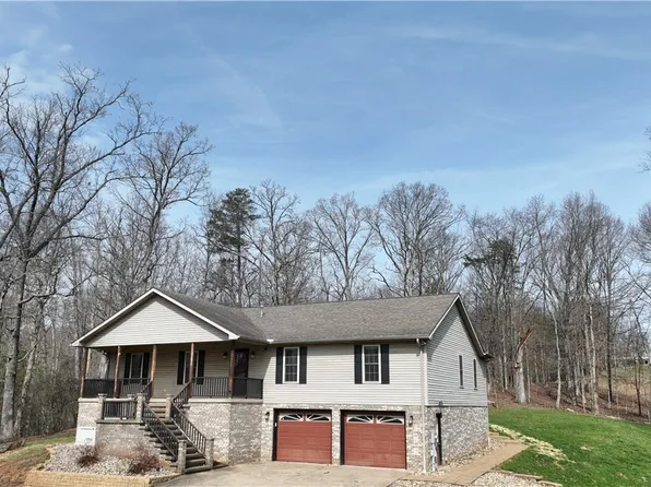 1950 Sams Creek Rd, Mineral Wells, WV 26150