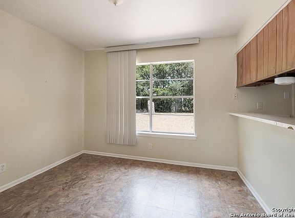5th image of 927 Crestfield St