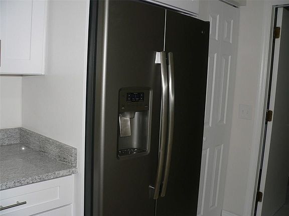 5th image of 1761 SW Mackenzie St