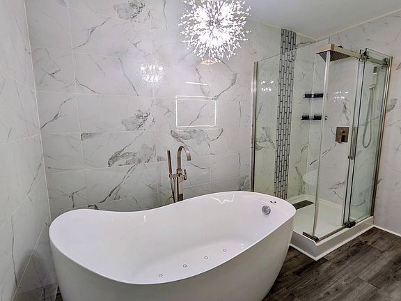 Master Bath with soaking tub