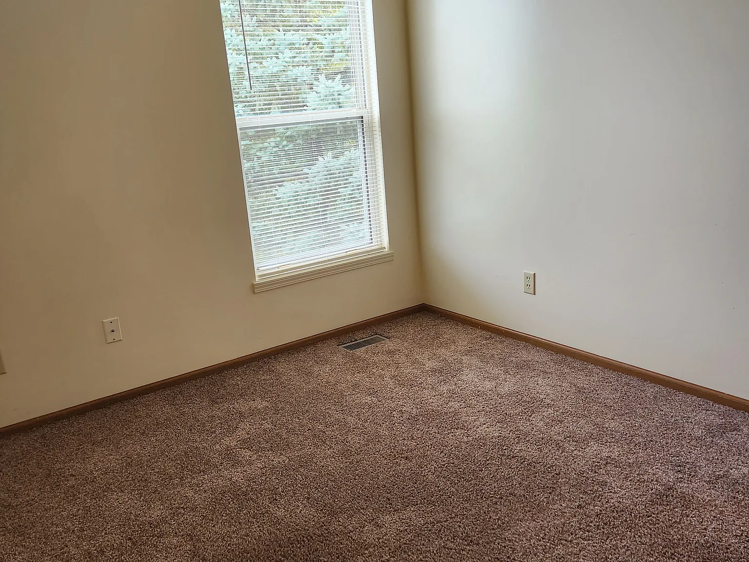 3 bed, 2.5 bath, 1440 sqft, $1,750 — Photo 2