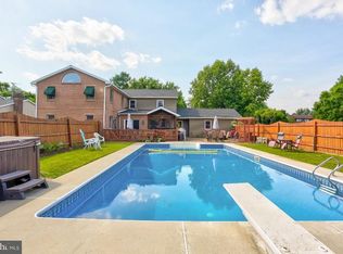 30 Pinewood Ave, Lititz, PA 17543