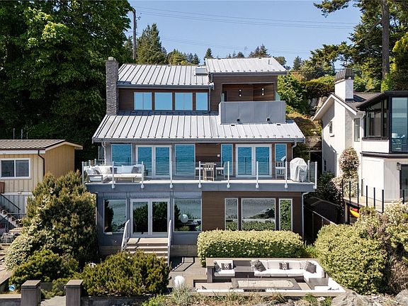 2nd image of 5039 Cordova Bay Rd