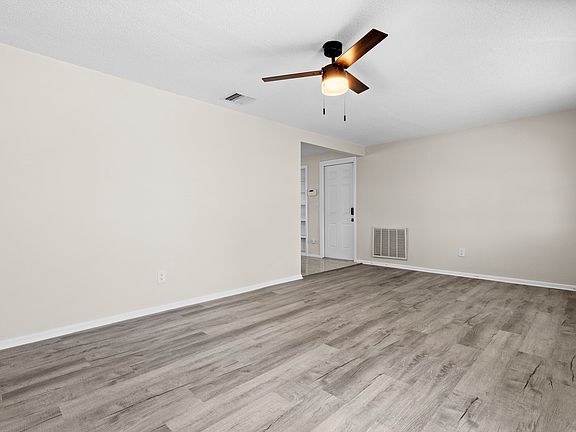 3rd image of 2509 Sweetwood Dr