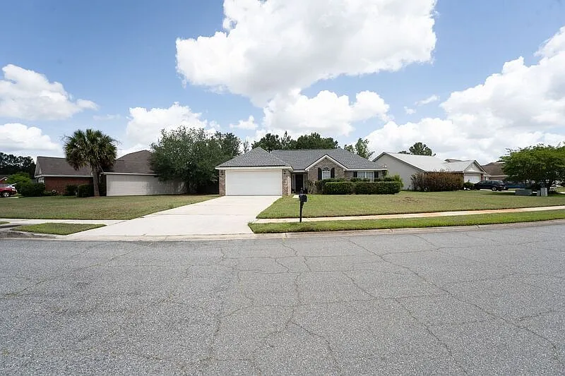 3 bed, 2.0 bath, 1343 sqft, $1,850 — Photo 4