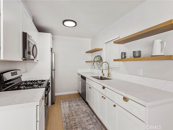 4th image of 1107 E 3rd St APT 8