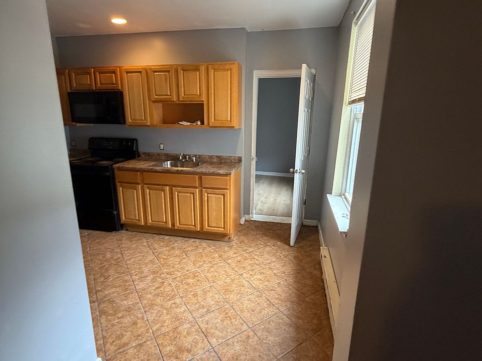 1st image of 3501 N 22nd St #1-R