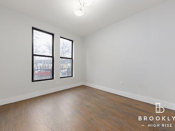 4th image of 320 Macdougal St #1A