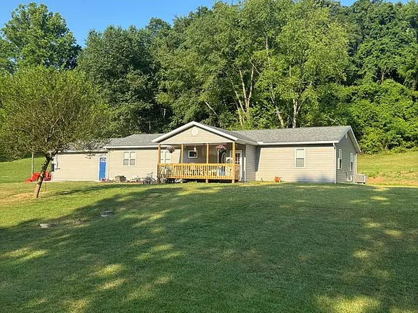 471 Congress Rd, Belpre, OH 45714