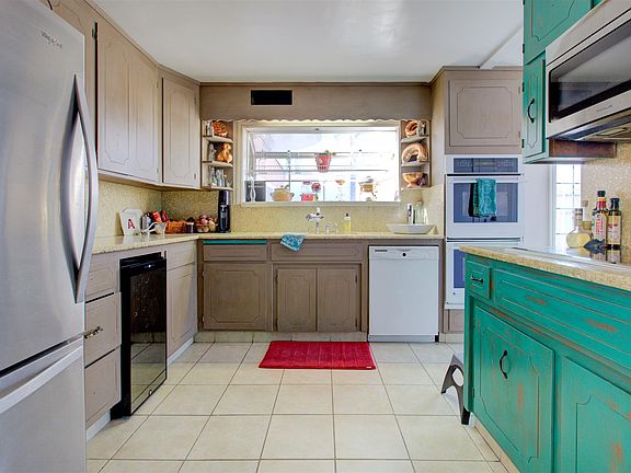 5th image of 209 N Grant Ave