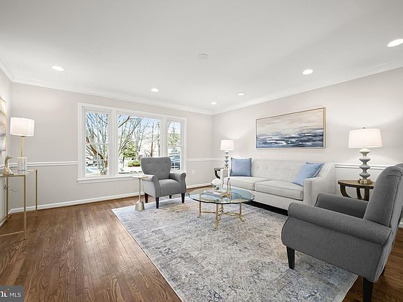 5th image of 11501 Karen Dr