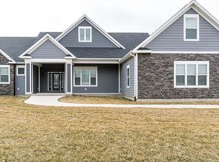 985 Club Ln, Cedar Rapids, IA 52404