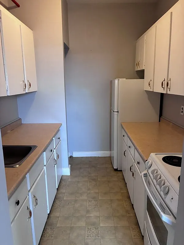 490 Wiley Avenue Windsor — Photo 4