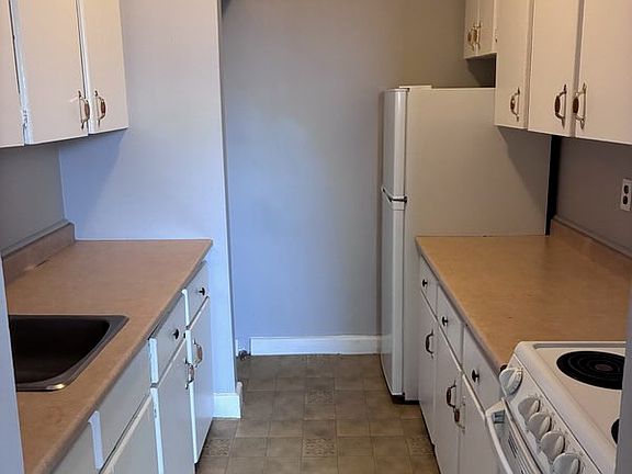 4th image of 490 Wiley Ave #216