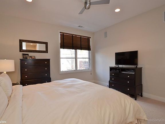 3rd image of 560 W Fulton St #1821
