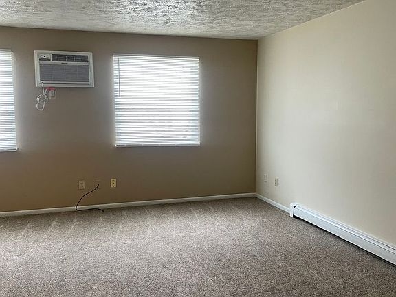 3rd image of 273 Maplewood Dr APT 202