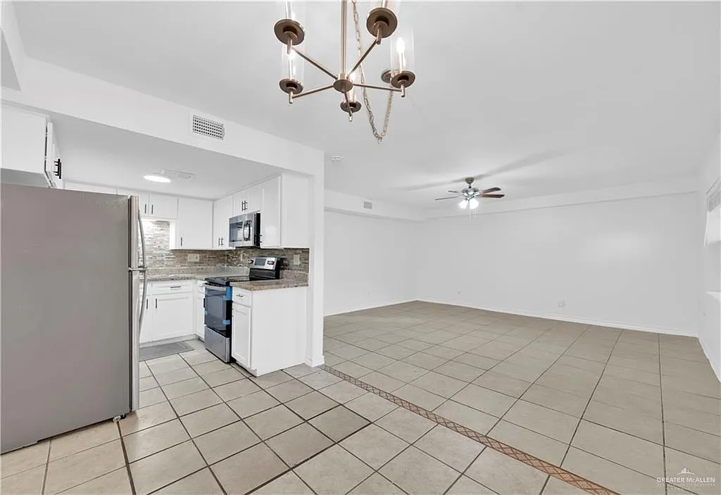 2 bed, 1.5 bath, 1191 sqft, $975 — Photo 4