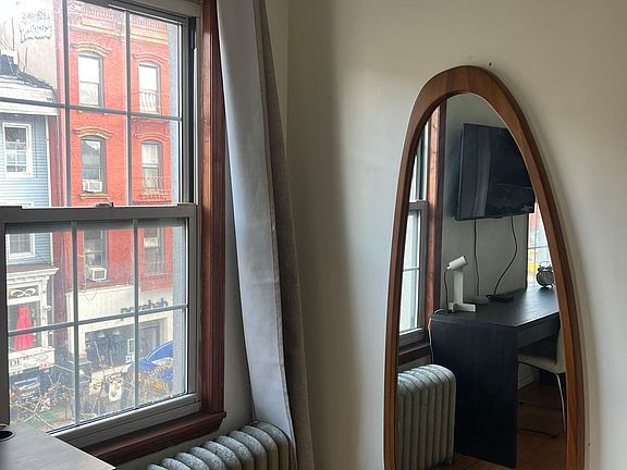 5th image of 208 Bedford Ave #3