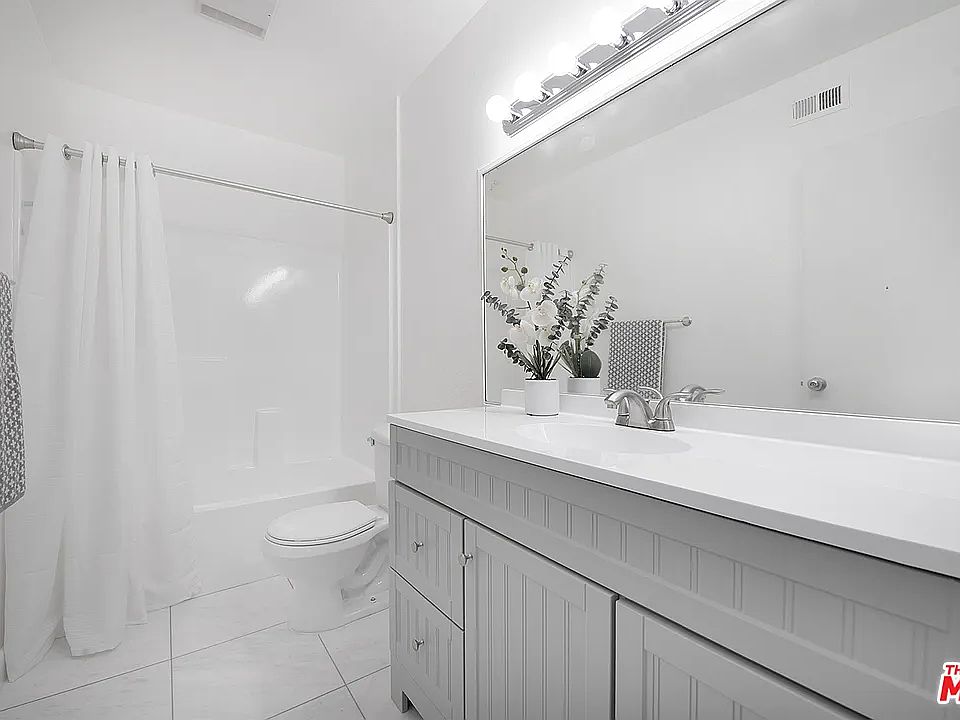 1st image of 4551 Kester Ave #0