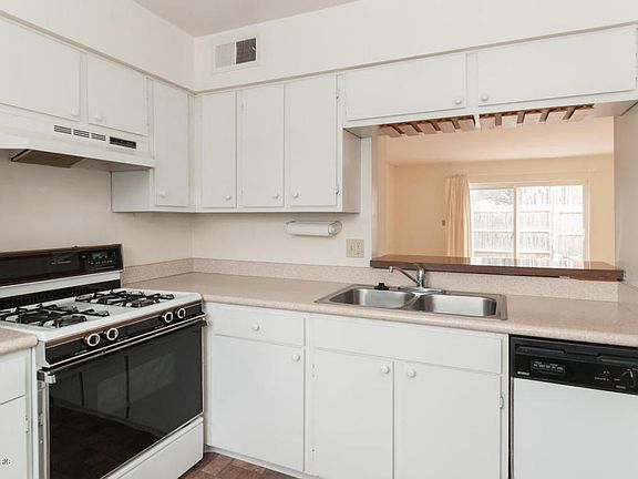 3rd image of 713 Garland Cir APT A