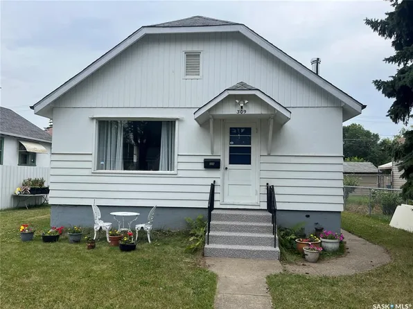 309 10th STREET E, Prince Albert, SK S6V 0Z3