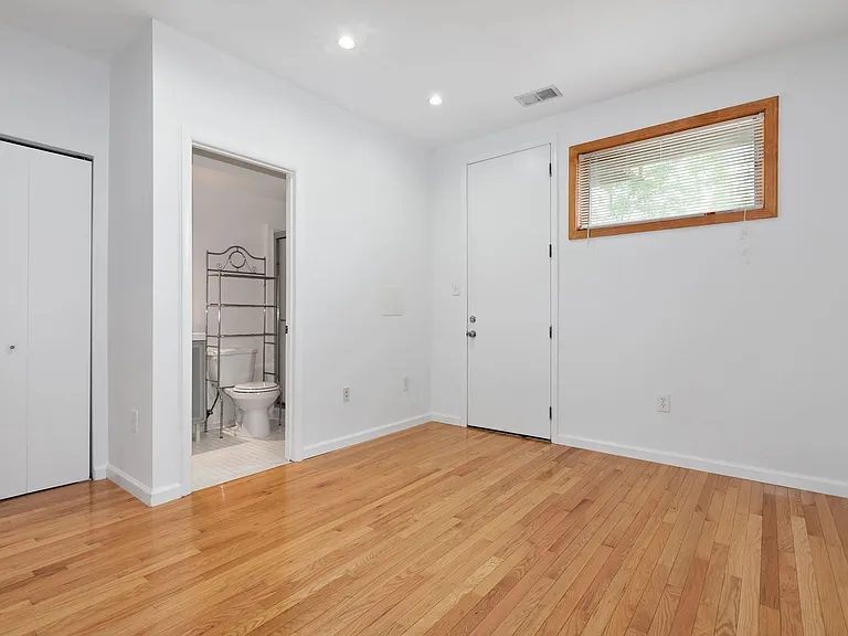 708 Irving St NE #202 — Photo 16