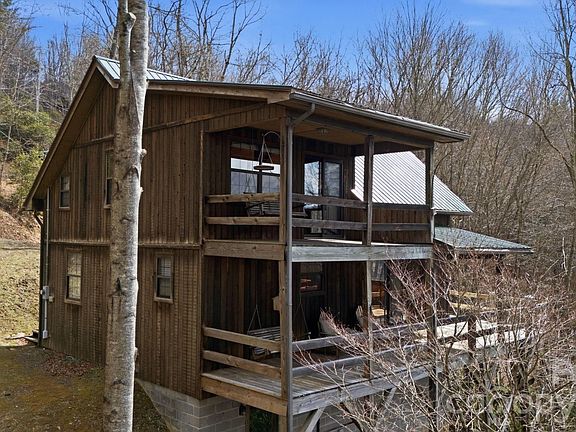 2nd image of 236 Valleyview Dr