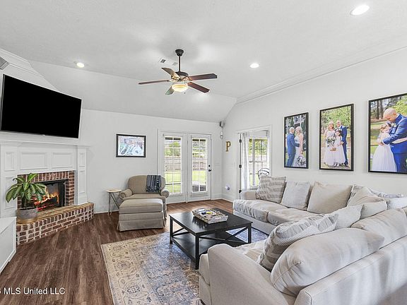 3rd image of 159 Mason Way