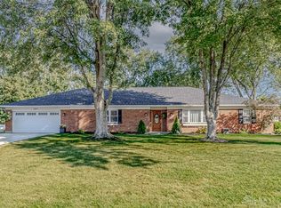 1487 Beaushire Cir, Dayton, OH 45459