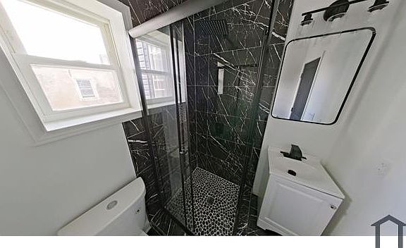 5th image of 3510 N Mascher St #B