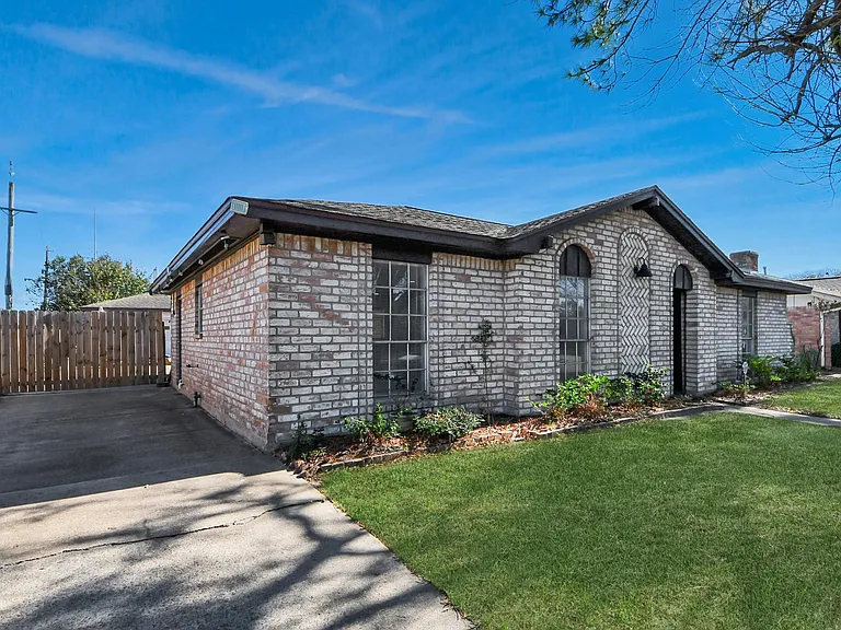 8011 La Roche Ln — Photo 7