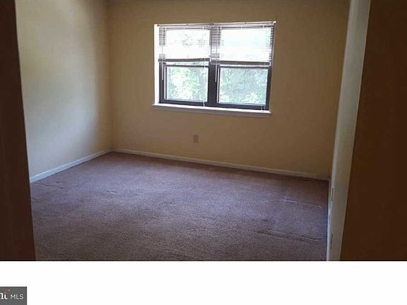 4th image of 1021 Governor House Cir