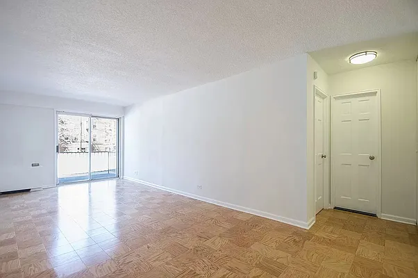 Rented by Rhona Realty | media 26