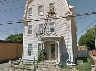 522 York Ave APT 1, Pawtucket, RI 02861