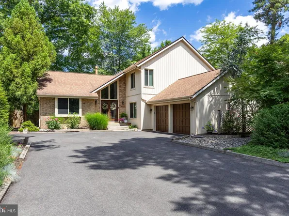 14 Canterbury Ct, Marlton, NJ 08053