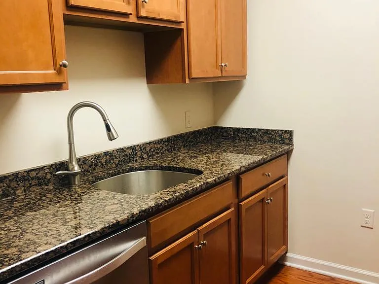 825 Liberty Ct — Photo 8