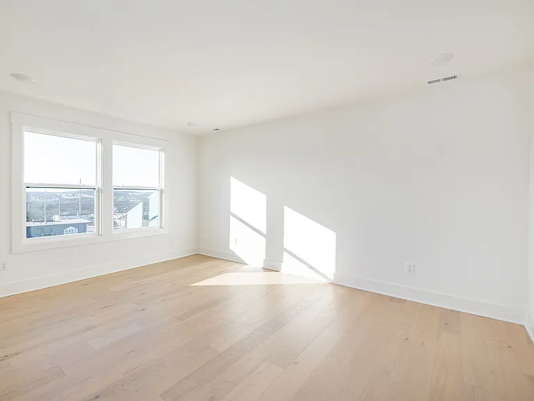 326 E Trinity Ln #B — Photo 21
