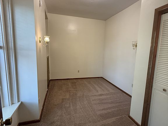 5th image of 709 E 1st St APT 6