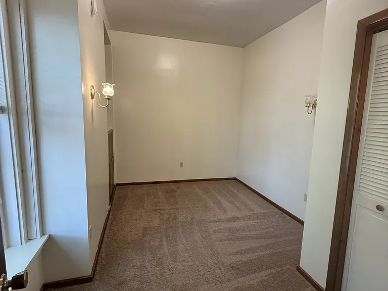 709 E 1st St #6 — Photo 5
